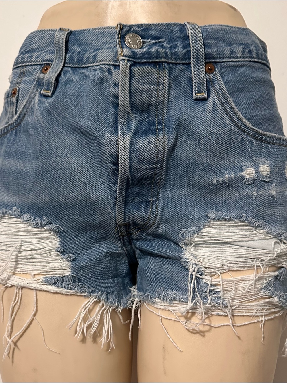 501 Levi’s Distressed Denim Women’s Shorts — Light Blue